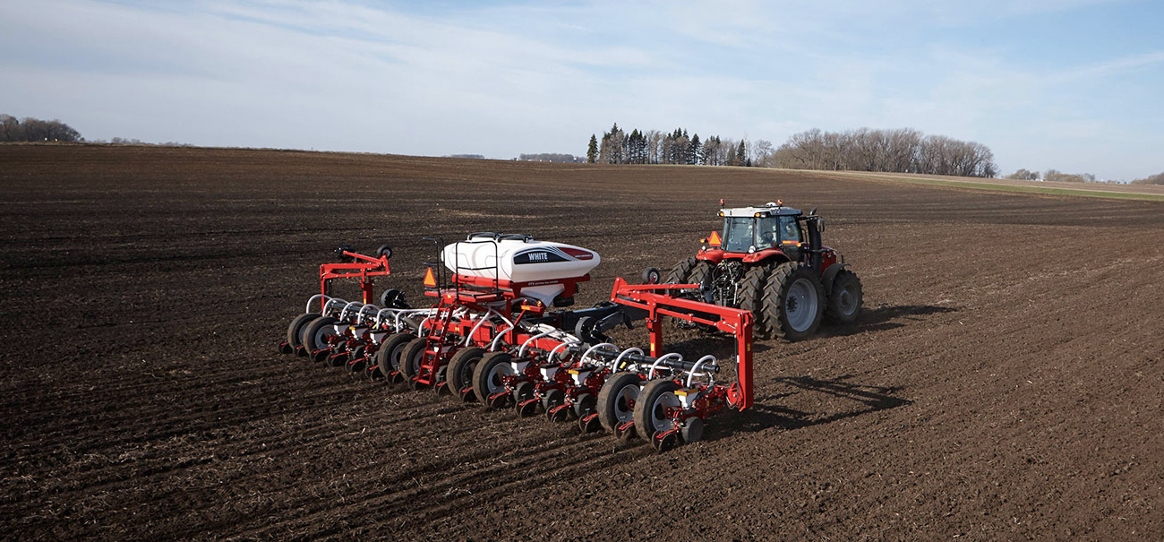 massey-7700-plowing
