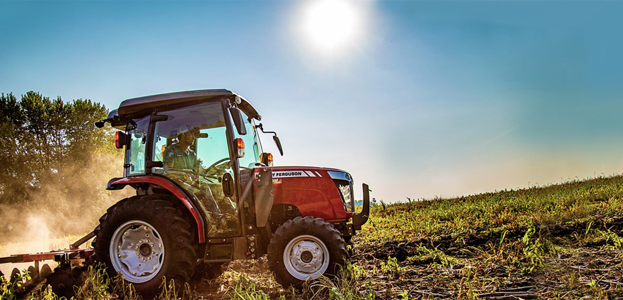 Massey Ferguson 1700M Series Outside